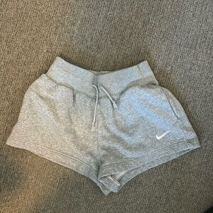 Nike fleece short in gray
